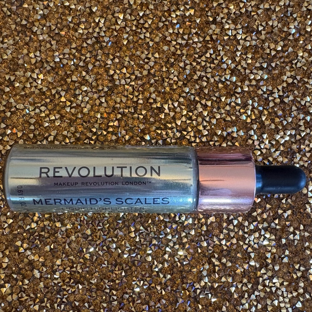 Revolution NWT, Sealed Mermaid's Scales Highlighter - Shimmering Green